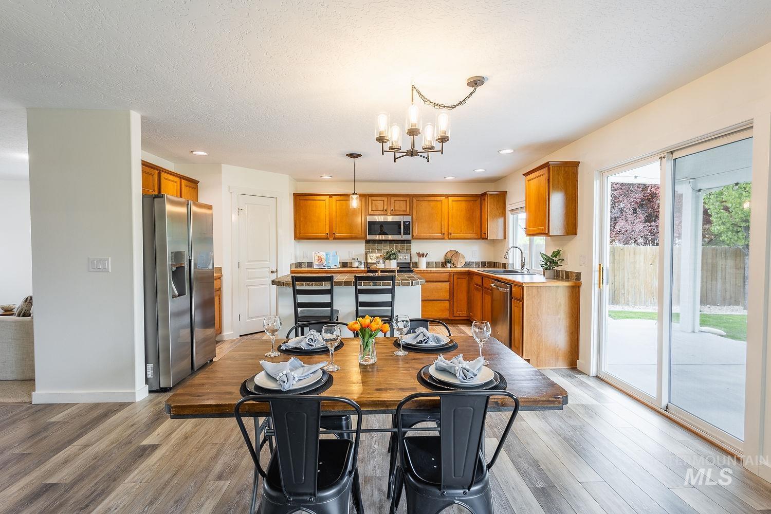 17362 N Midsummers Ln