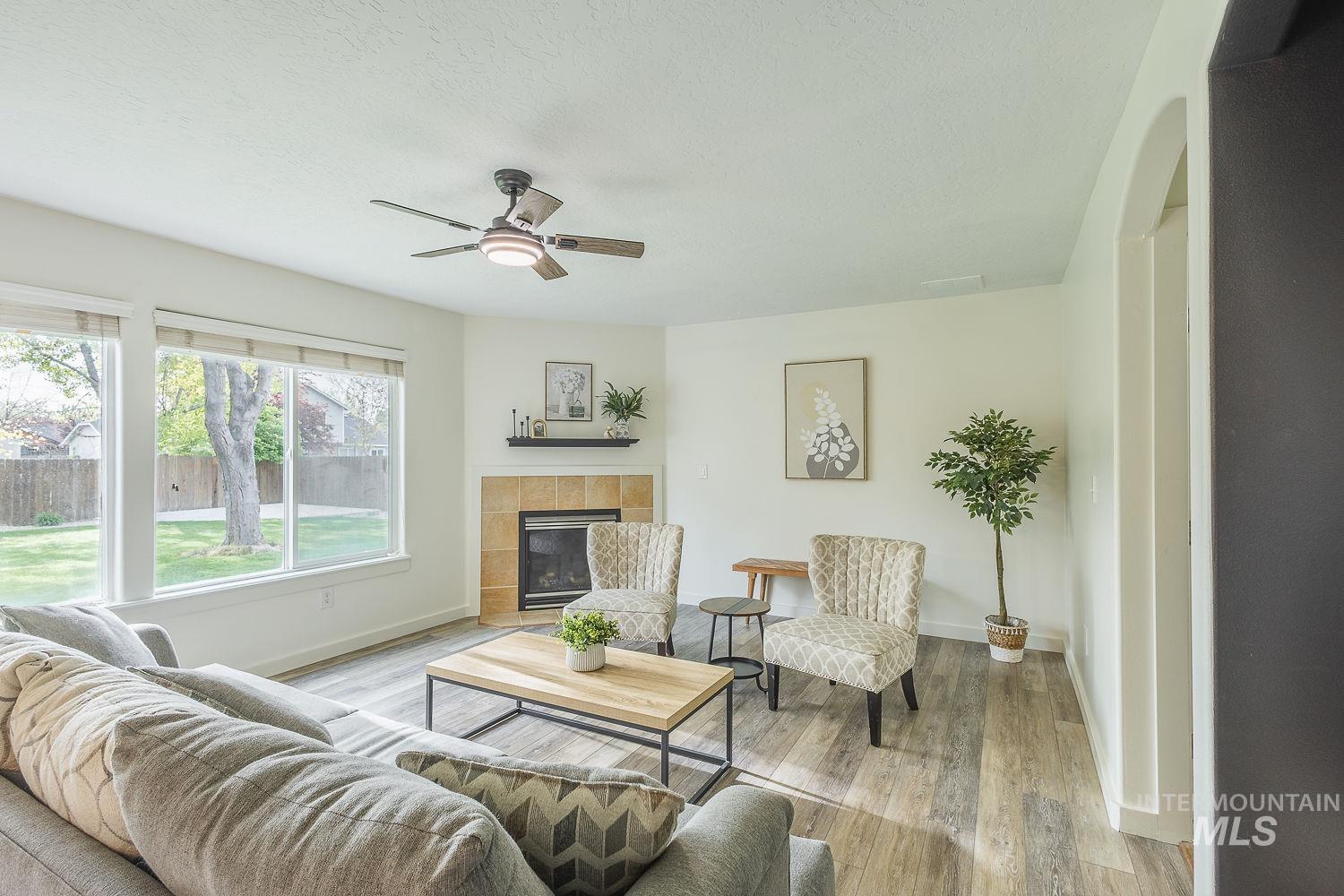 17362 N Midsummers Ln