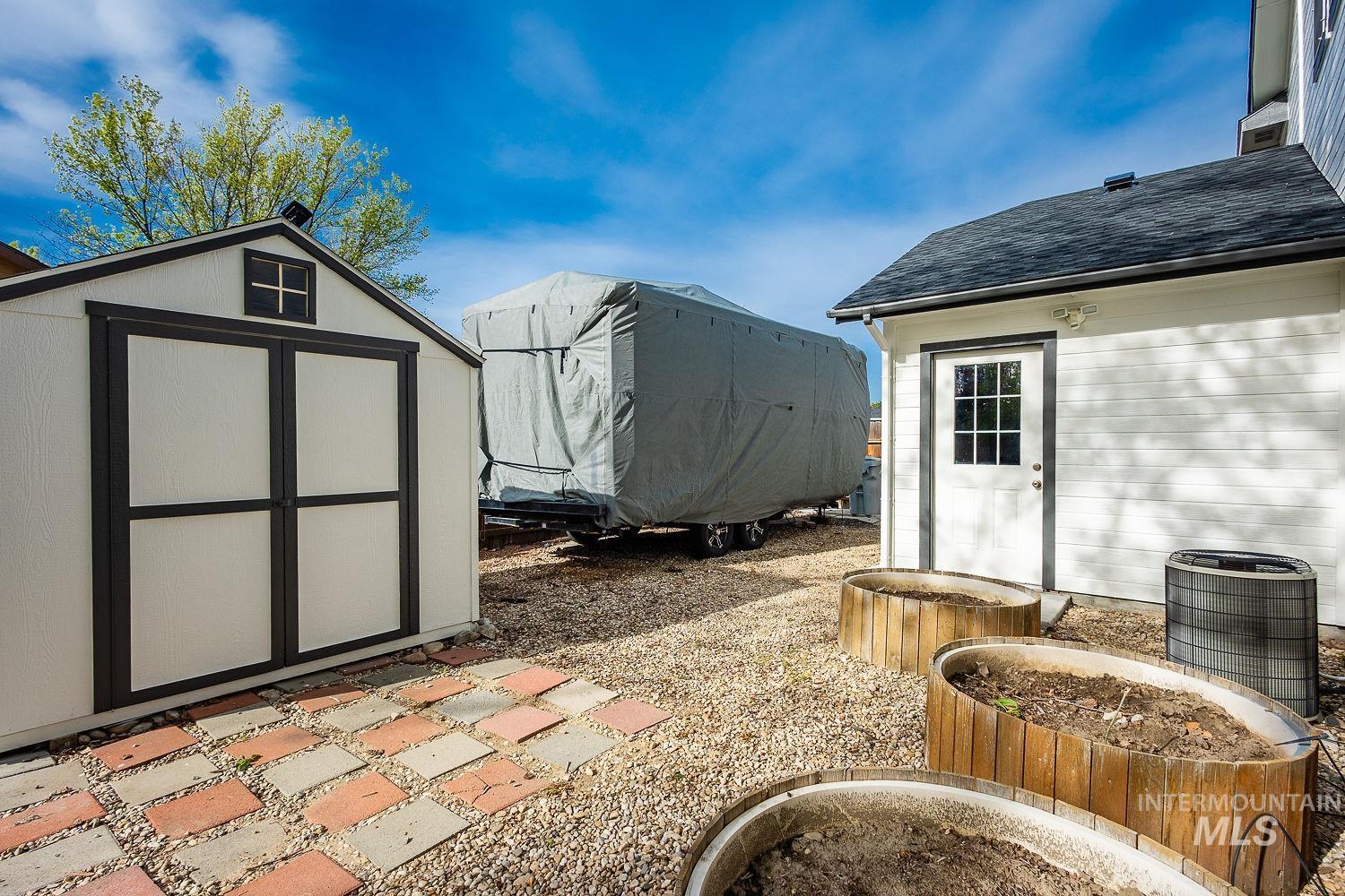 17362 N Midsummers Ln