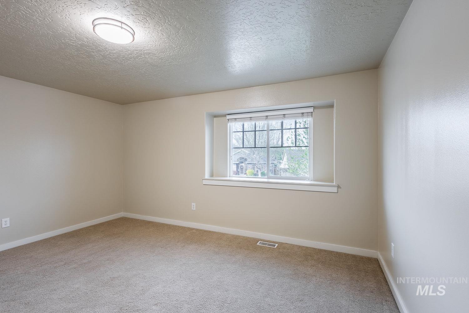 17362 N Midsummers Ln