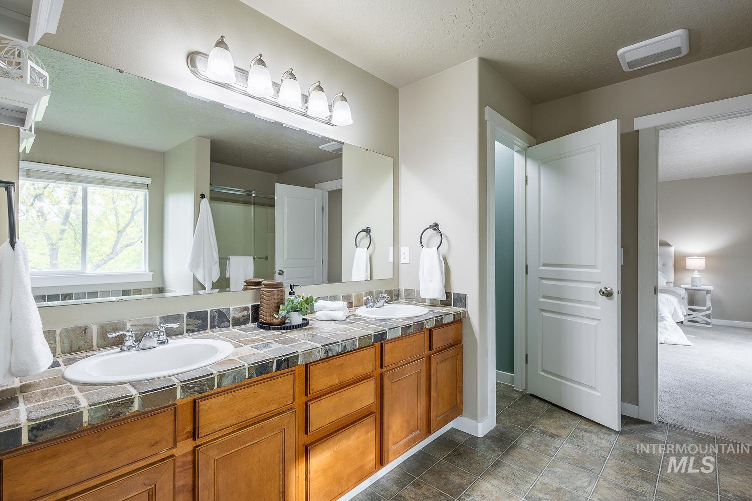 17362 N Midsummers Ln