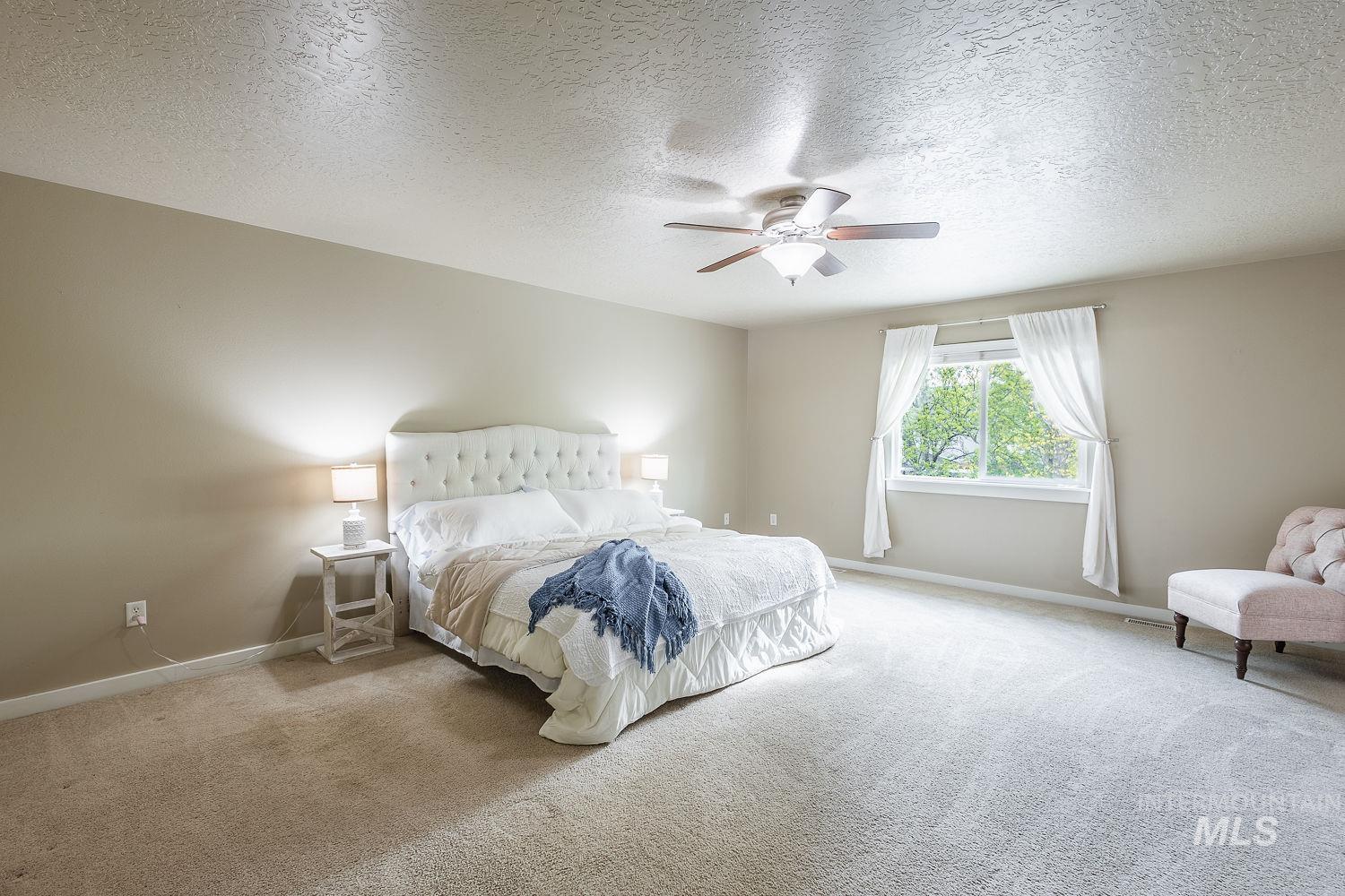 17362 N Midsummers Ln