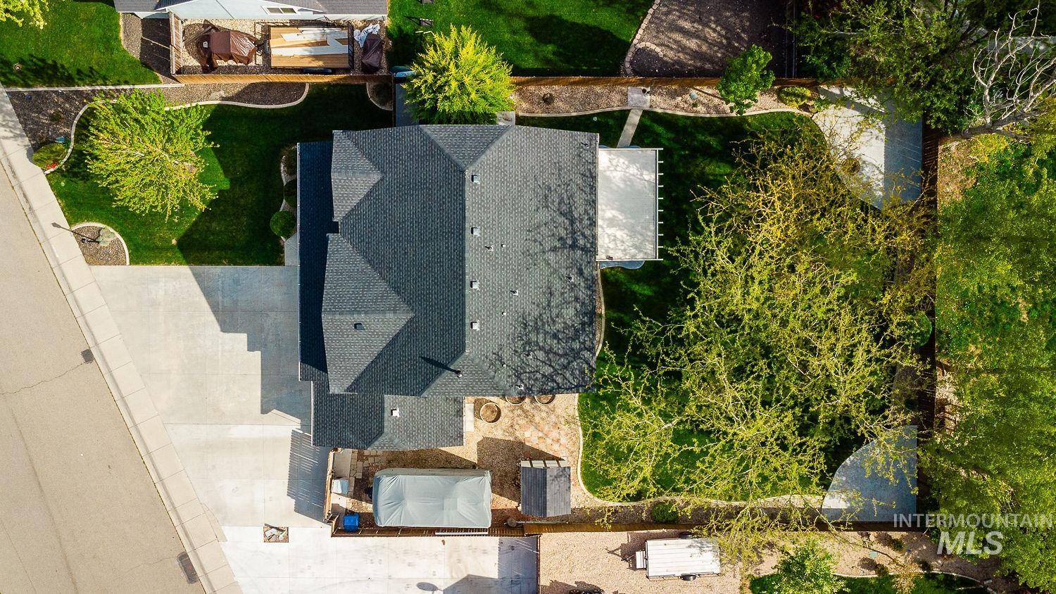 17362 N Midsummers Ln