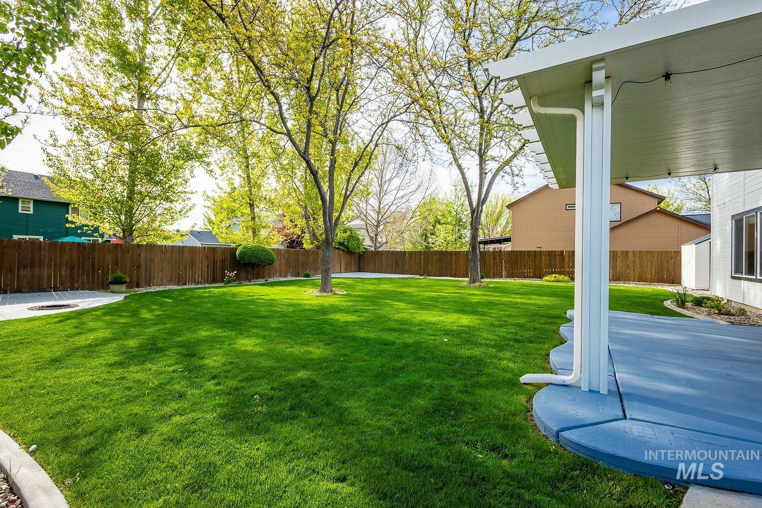 17362 N Midsummers Ln