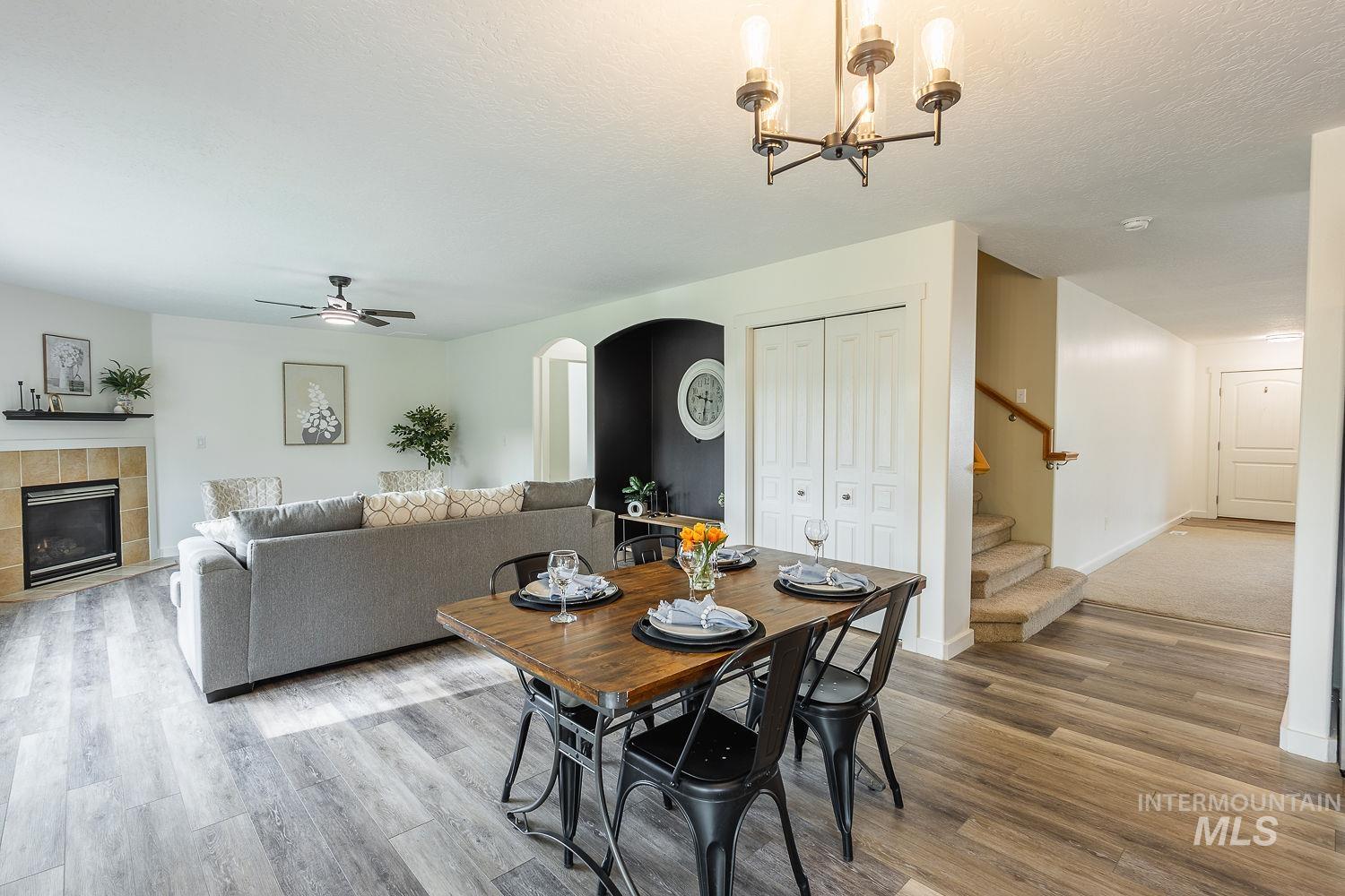 17362 N Midsummers Ln