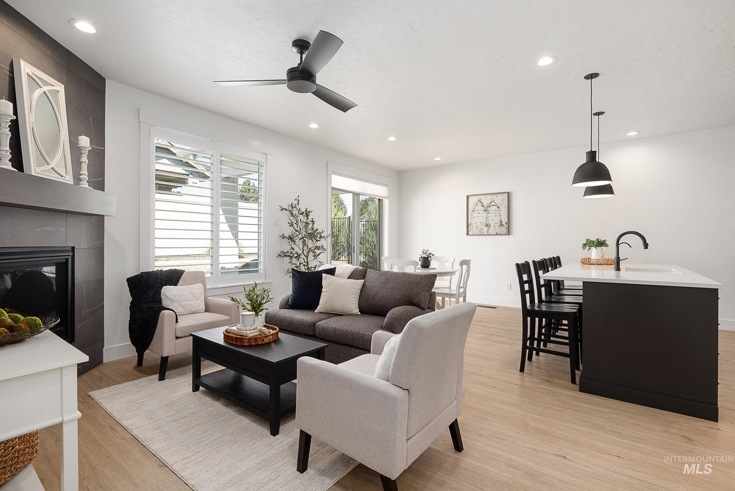 493 N Plainfield Ave