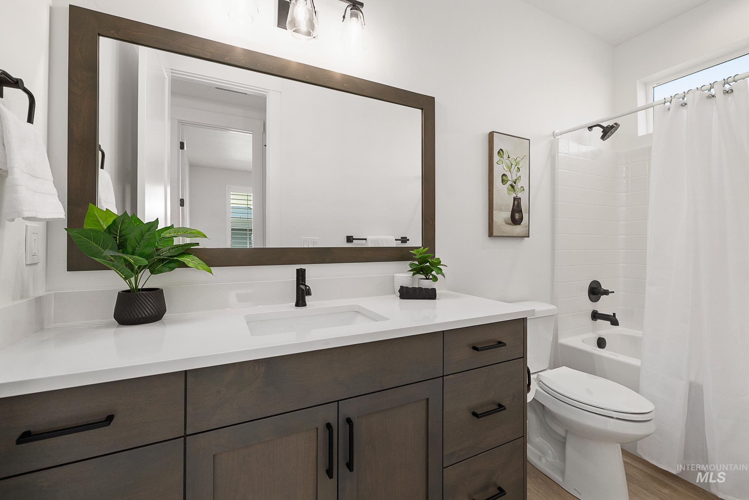 493 N Plainfield Ave