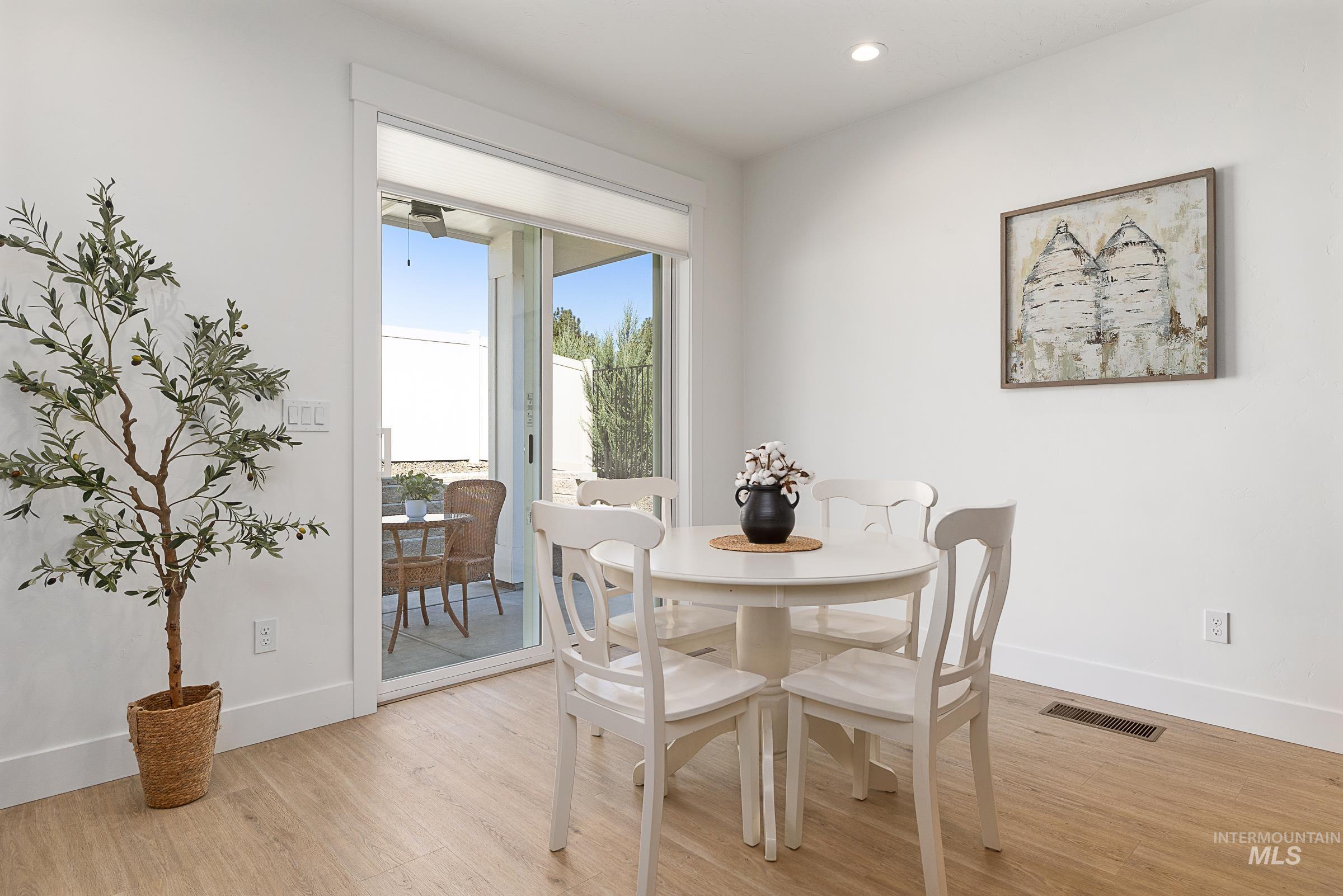 493 N Plainfield Ave