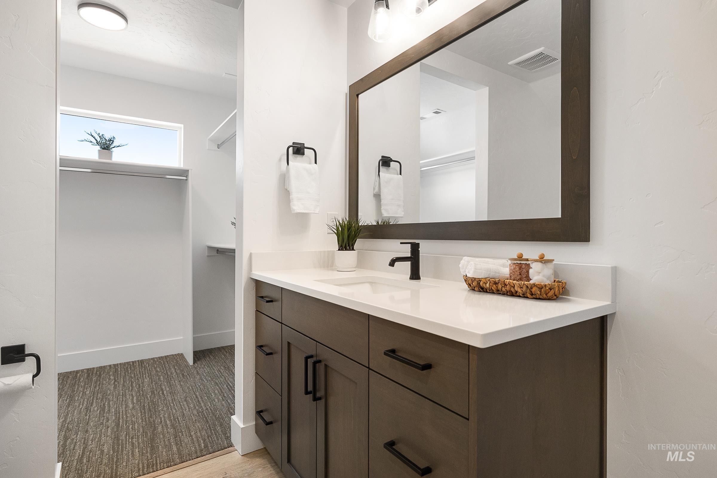 493 N Plainfield Ave