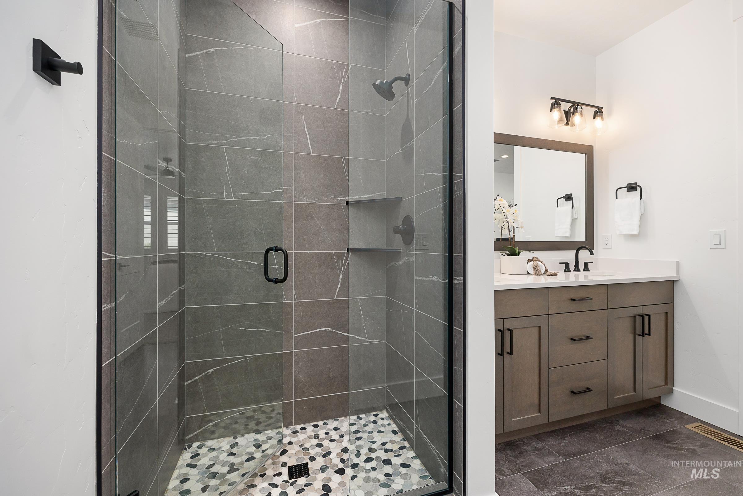 493 N Plainfield Ave