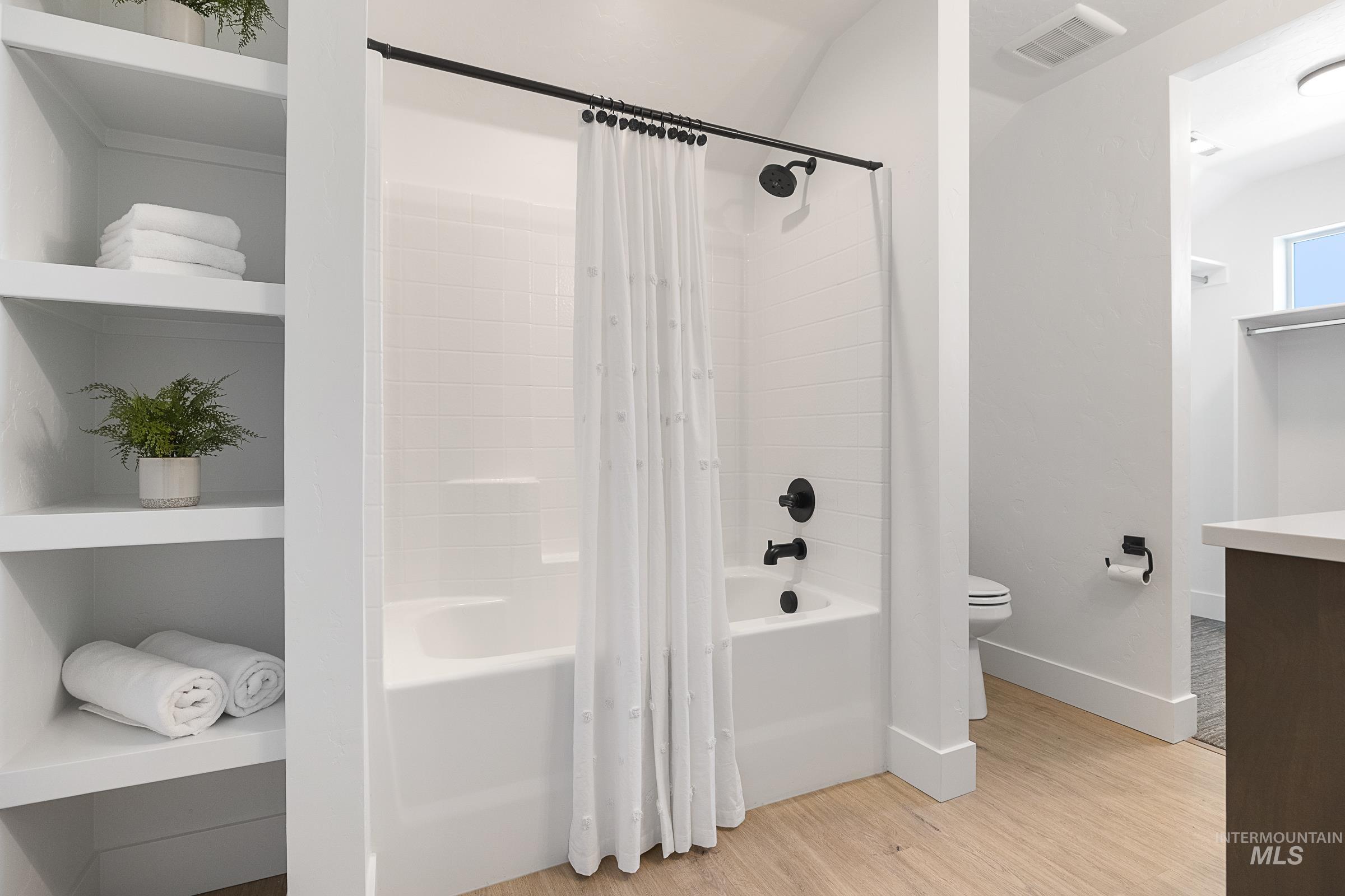 493 N Plainfield Ave