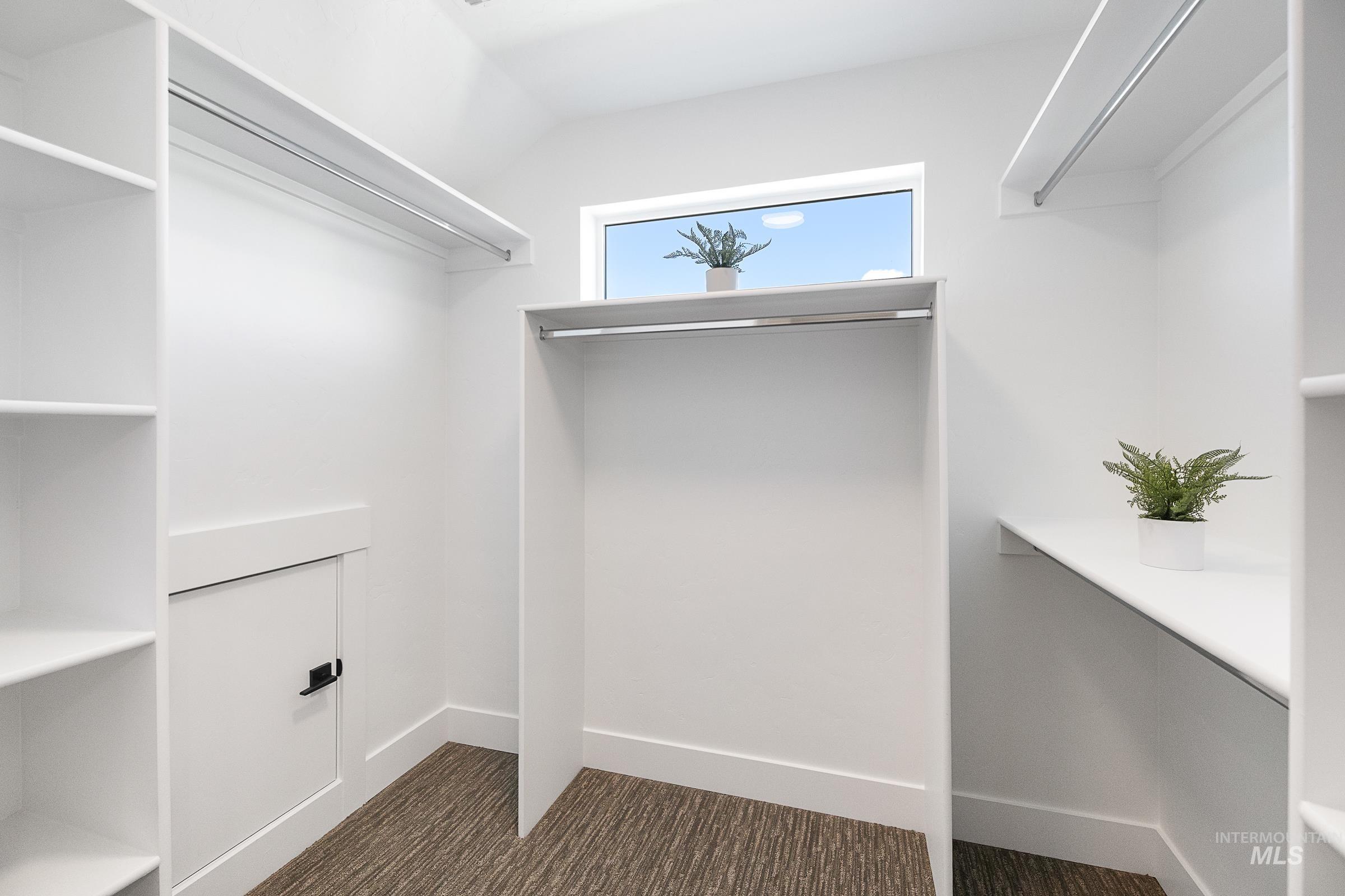 493 N Plainfield Ave