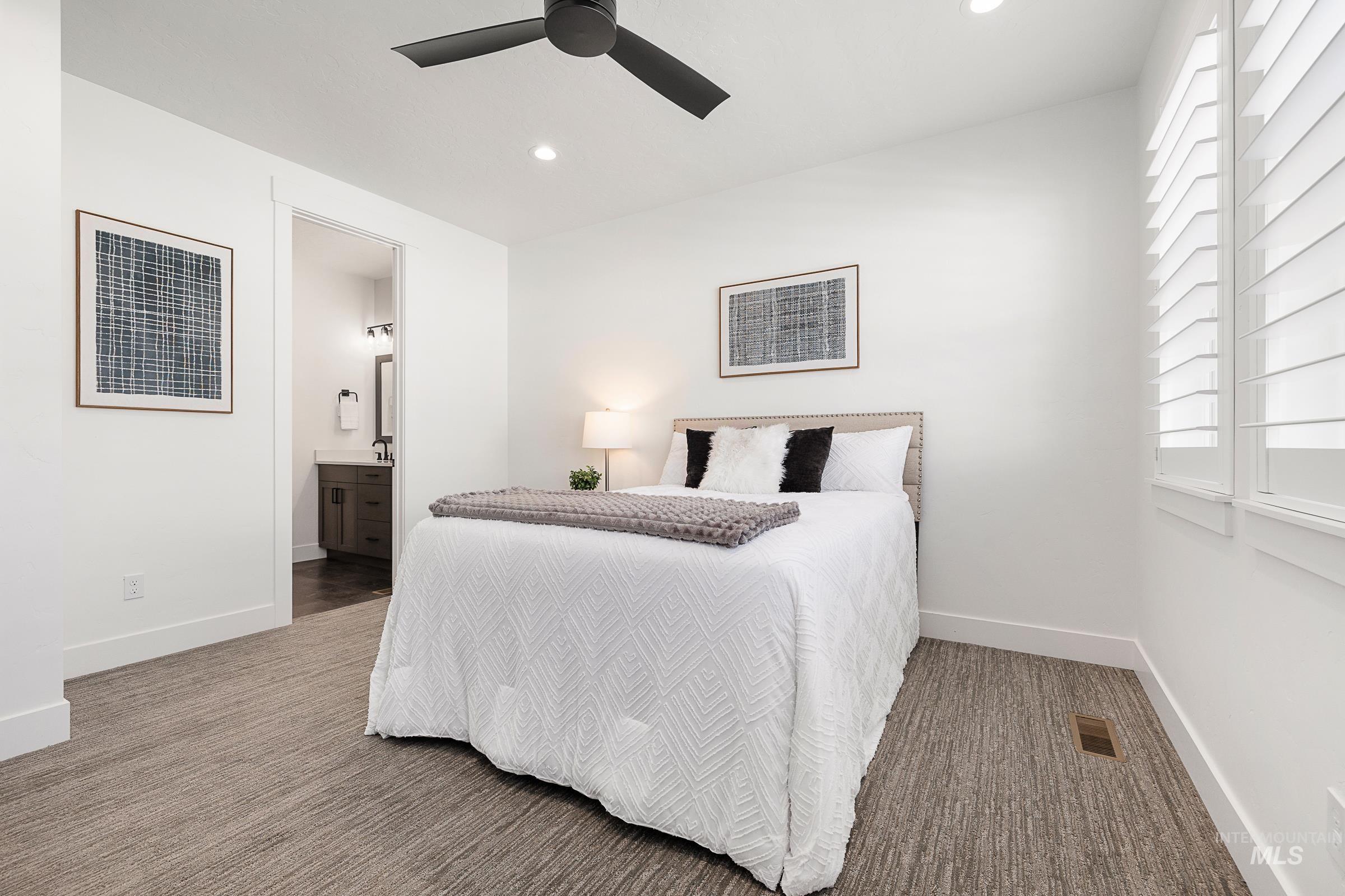 493 N Plainfield Ave