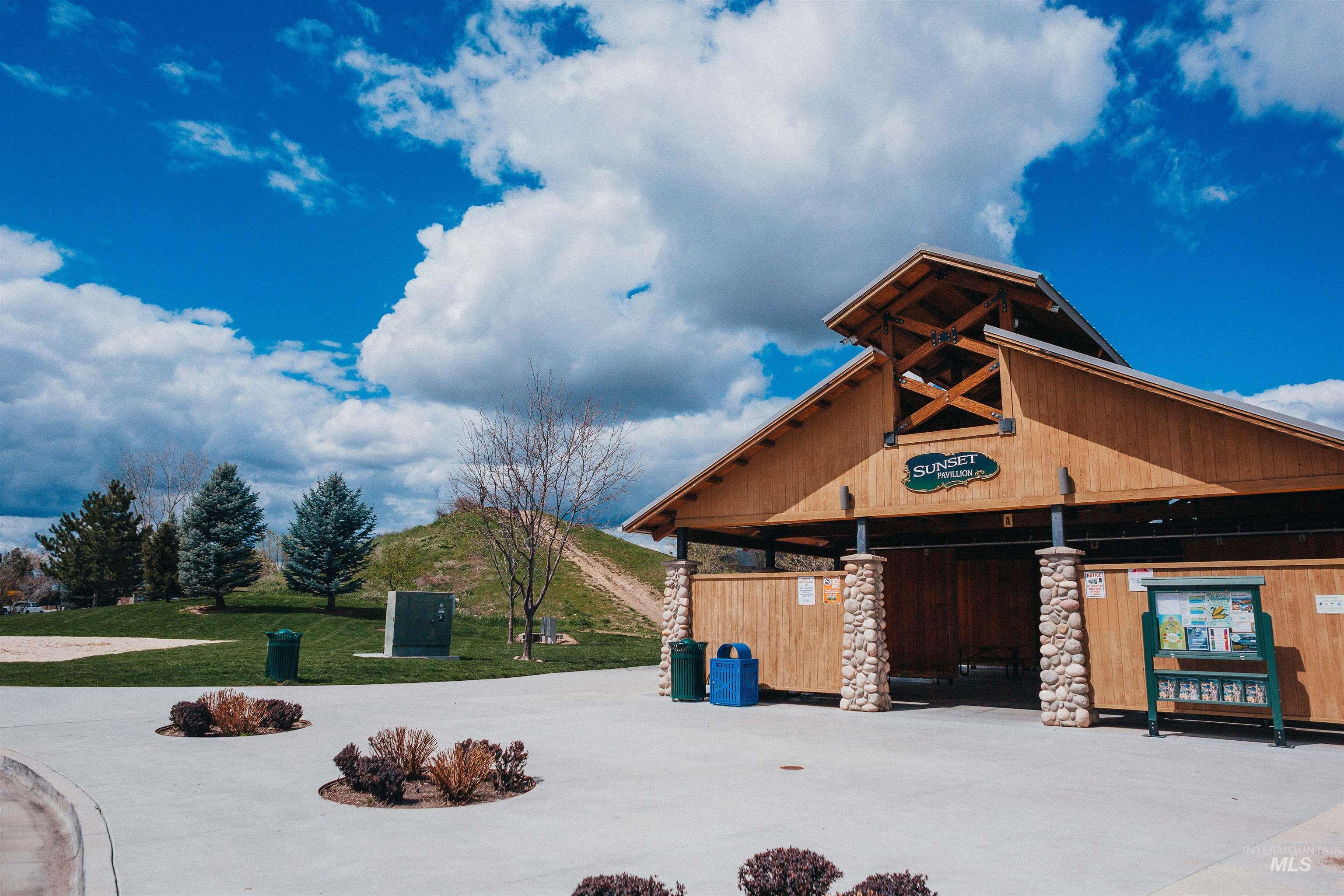 493 N Plainfield Ave