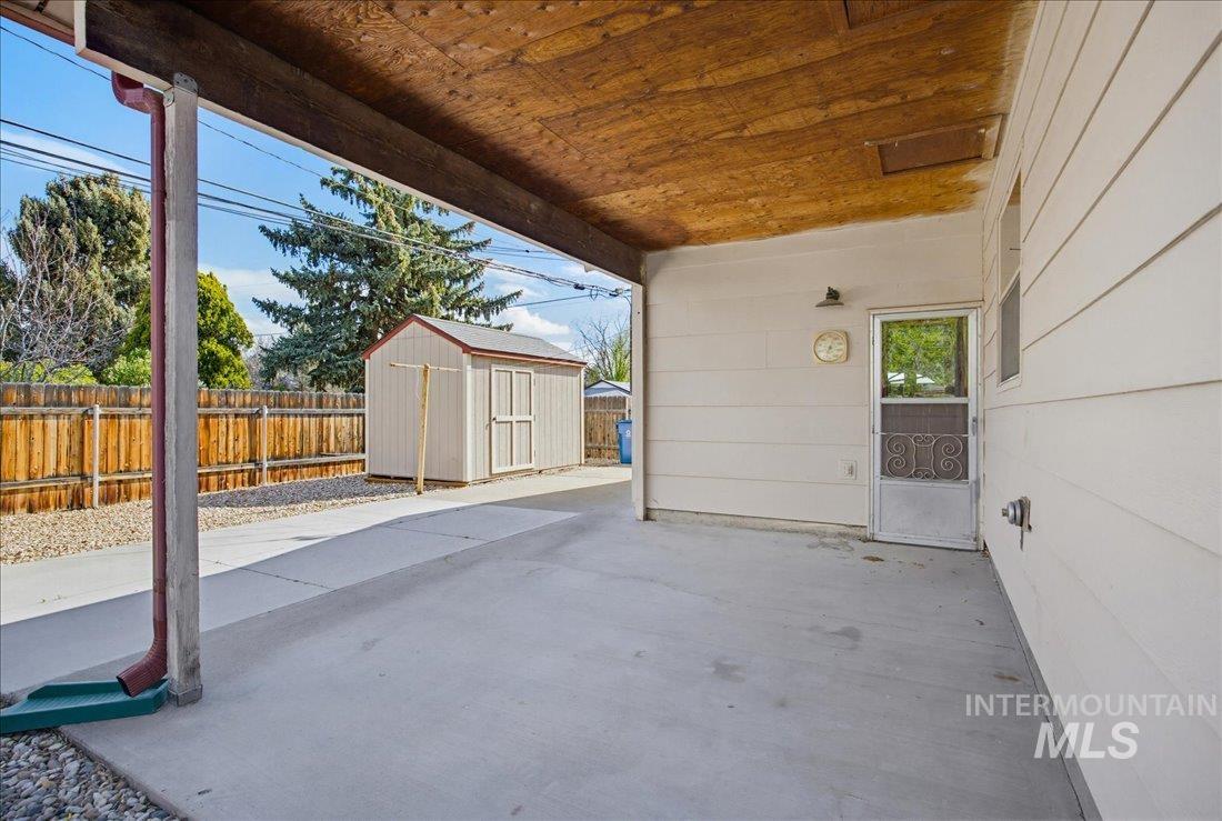 1205 N 6th E