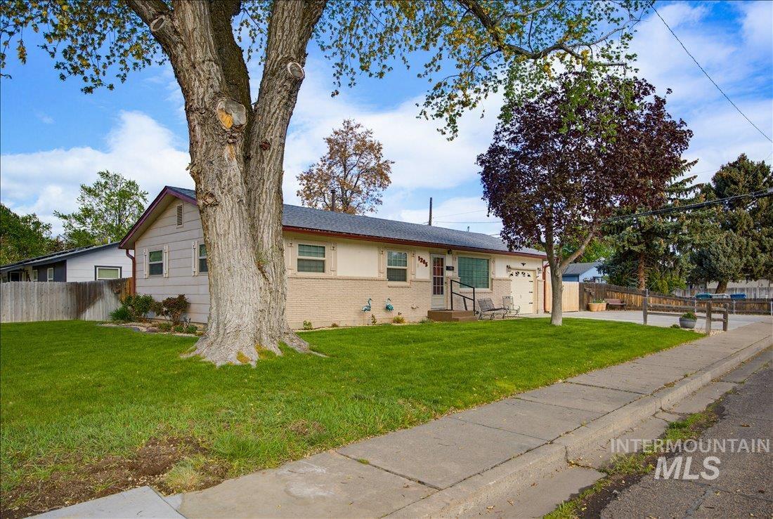 1205 N 6th E