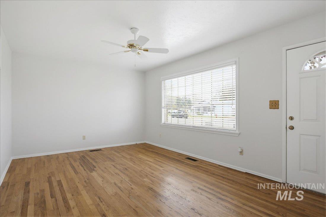 1205 N 6th E