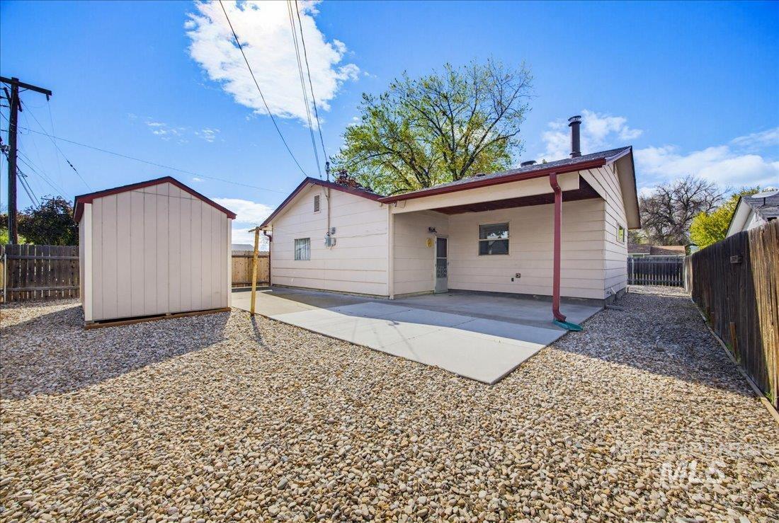 1205 N 6th E