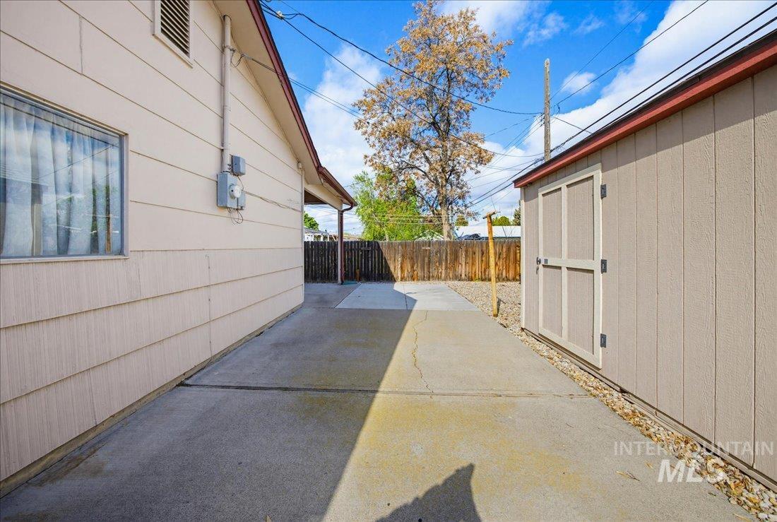 1205 N 6th E
