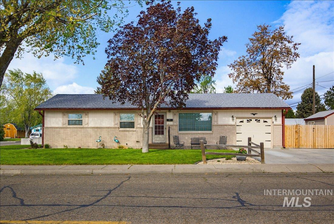 1205 N 6th E