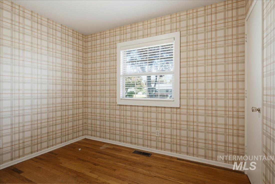 1205 N 6th E