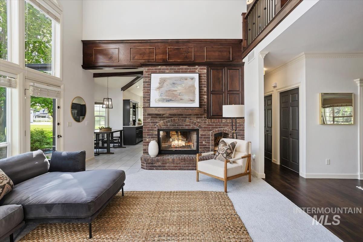 1436 N Chaucer