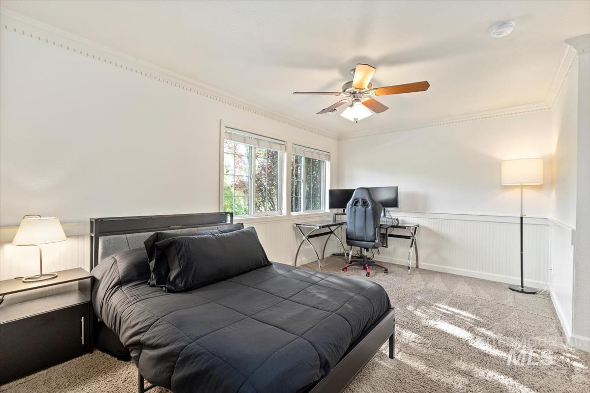 1436 N Chaucer