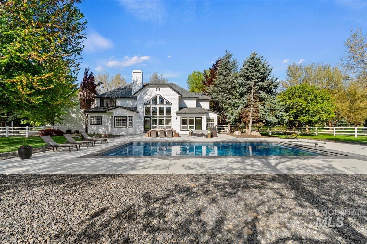 1436 N Chaucer