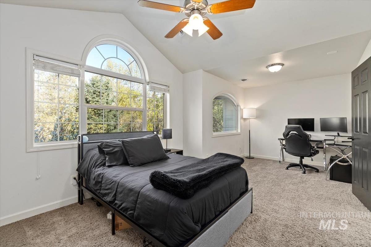 1436 N Chaucer