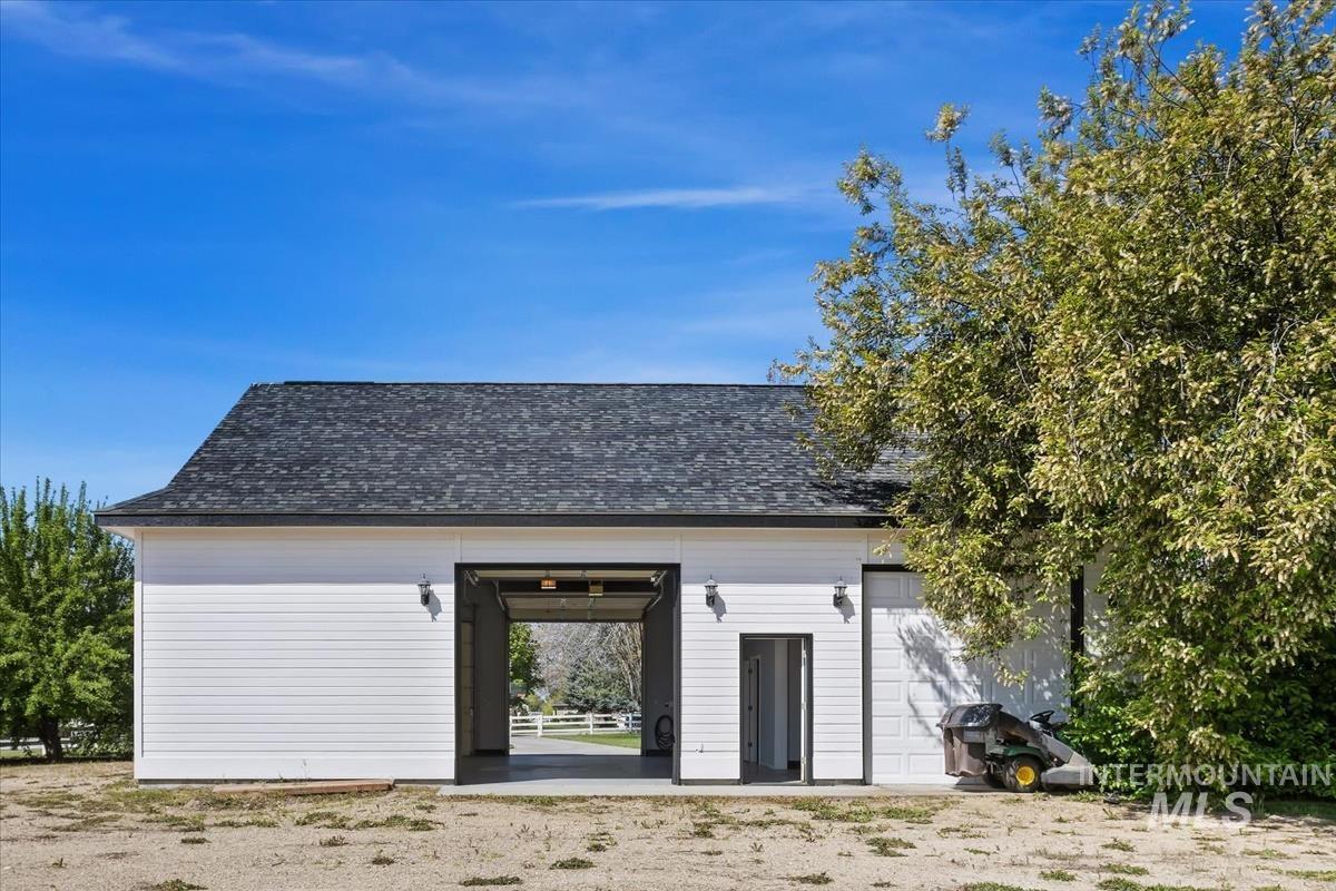 1436 N Chaucer