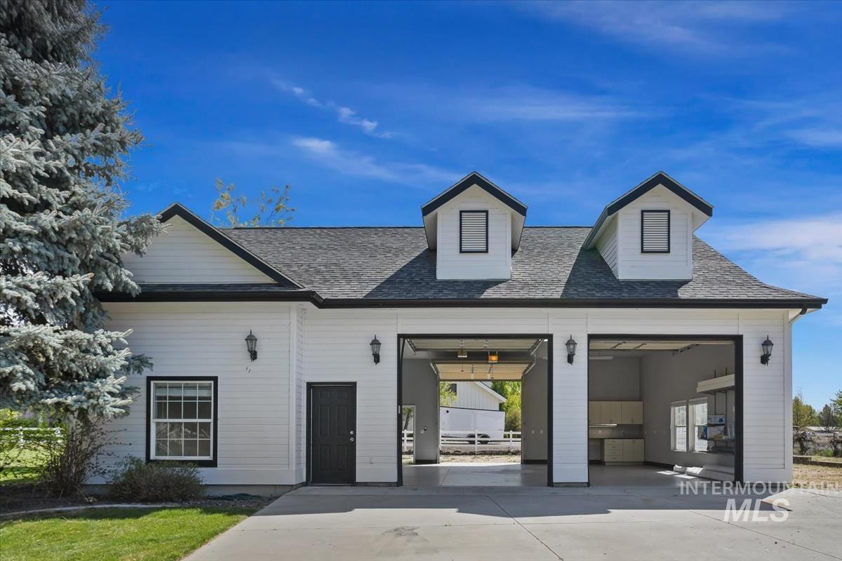 1436 N Chaucer