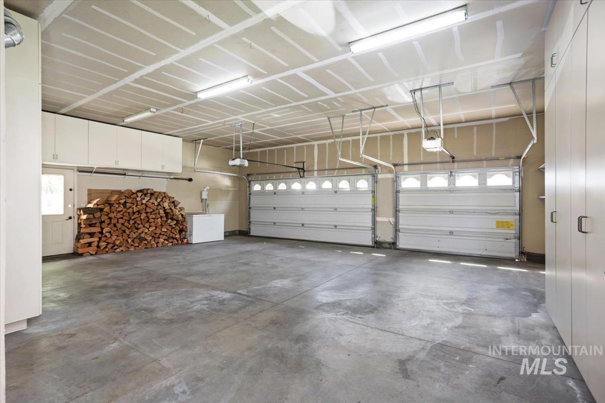 1436 N Chaucer