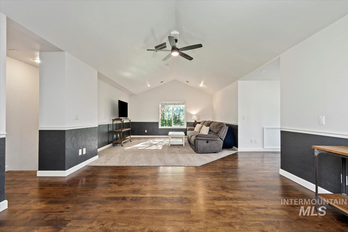 1436 N Chaucer