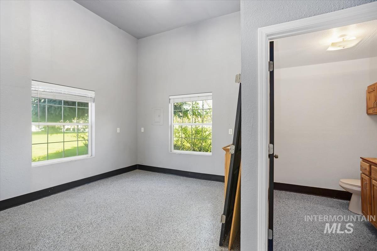 1436 N Chaucer