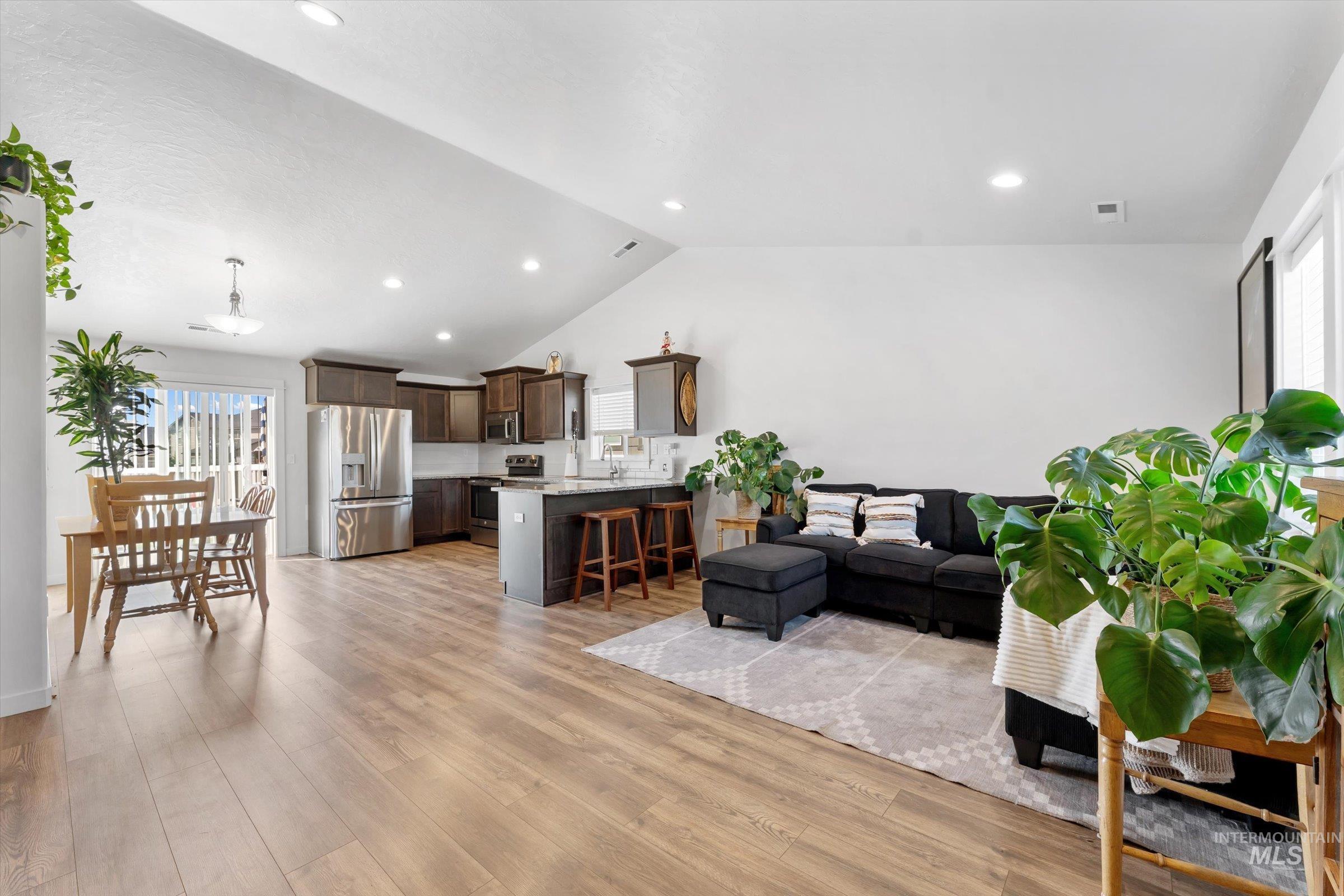 6819 S Maverick Way
