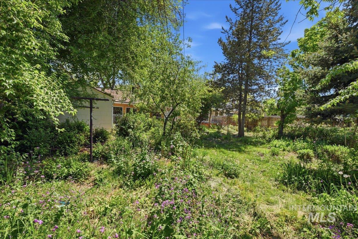 317 N Hillview Drive