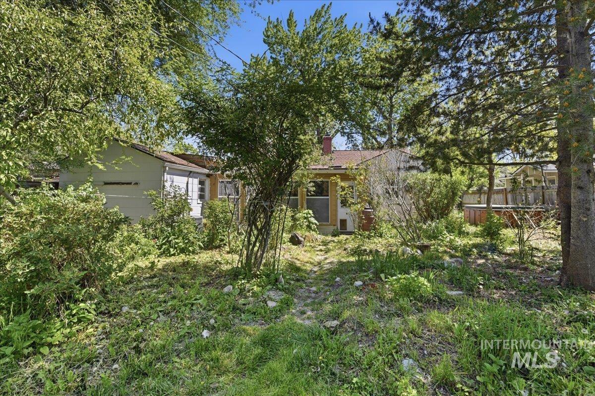 317 N Hillview Drive