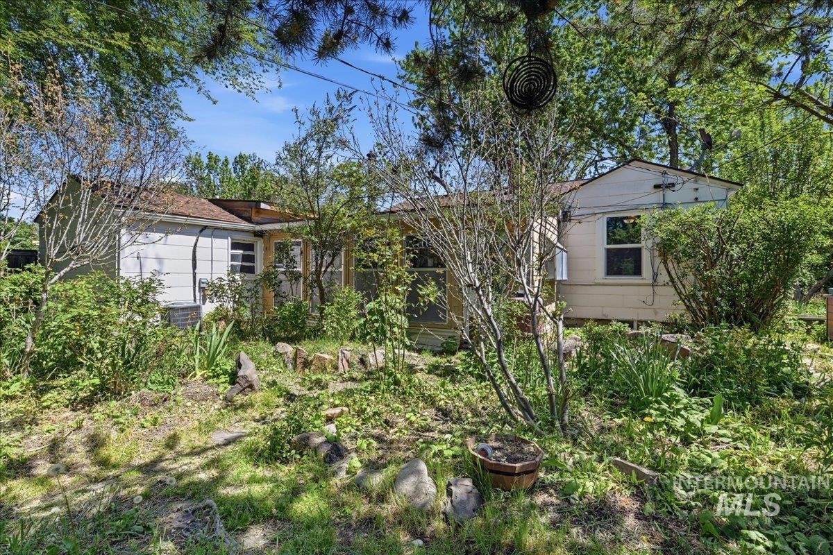 317 N Hillview Drive