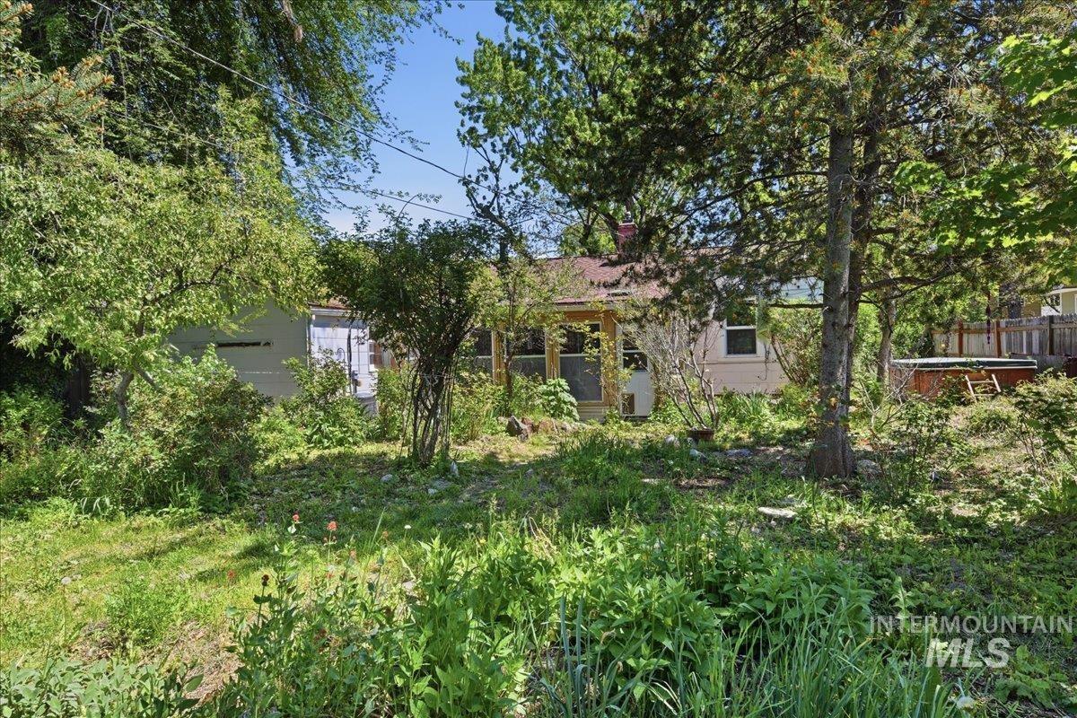 317 N Hillview Drive