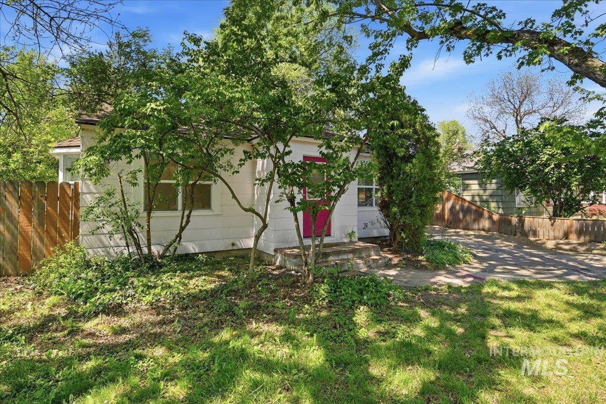 317 N Hillview Drive