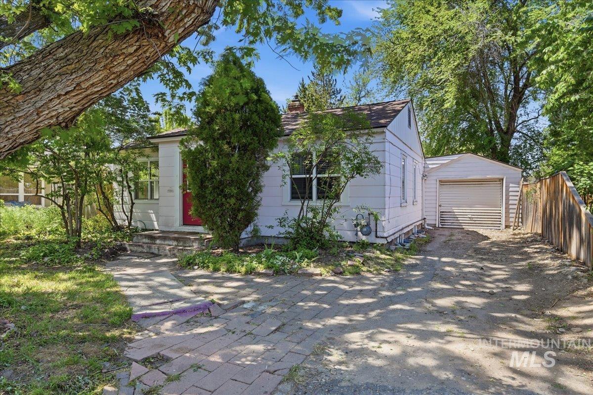 317 N Hillview Drive