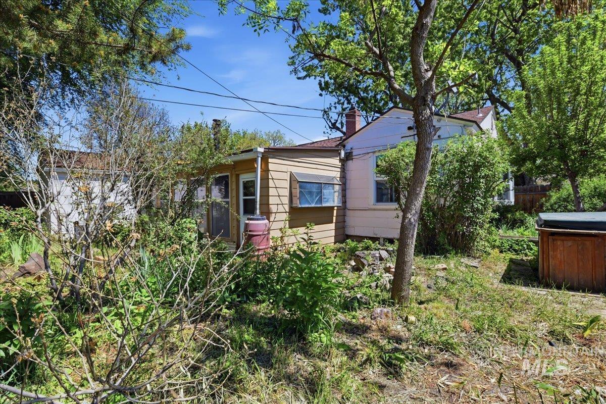 317 N Hillview Drive