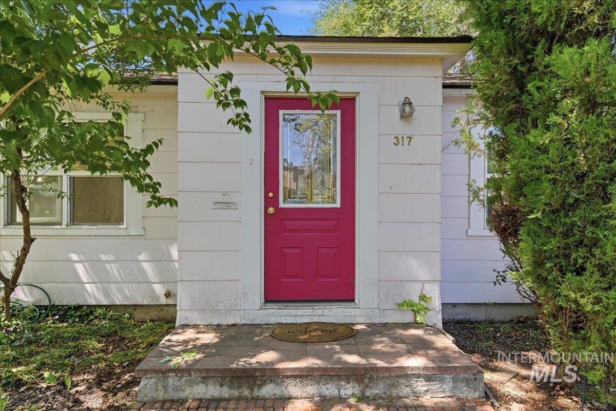 317 N Hillview Drive