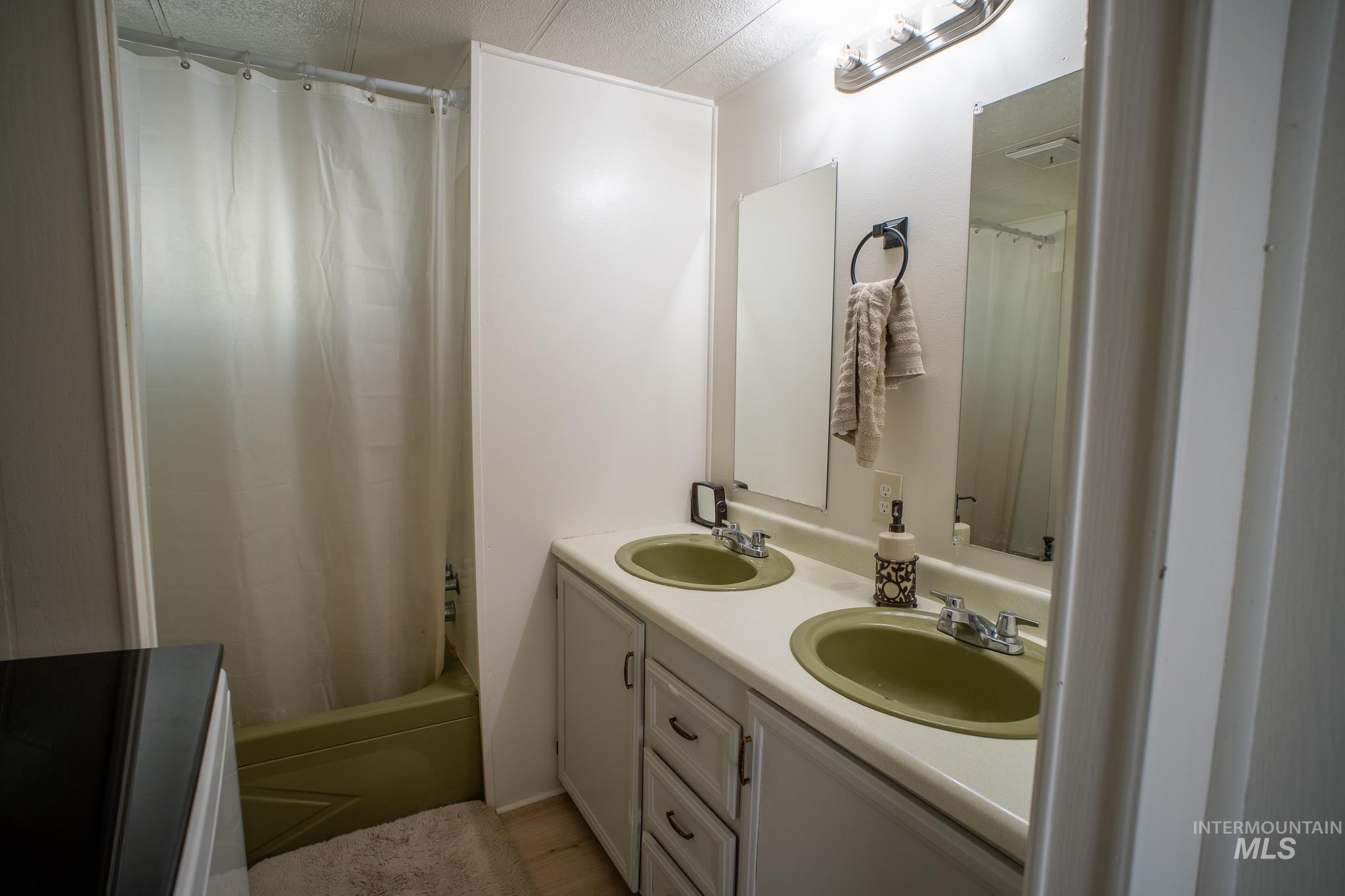 3037 N Kimball St Unit: 34