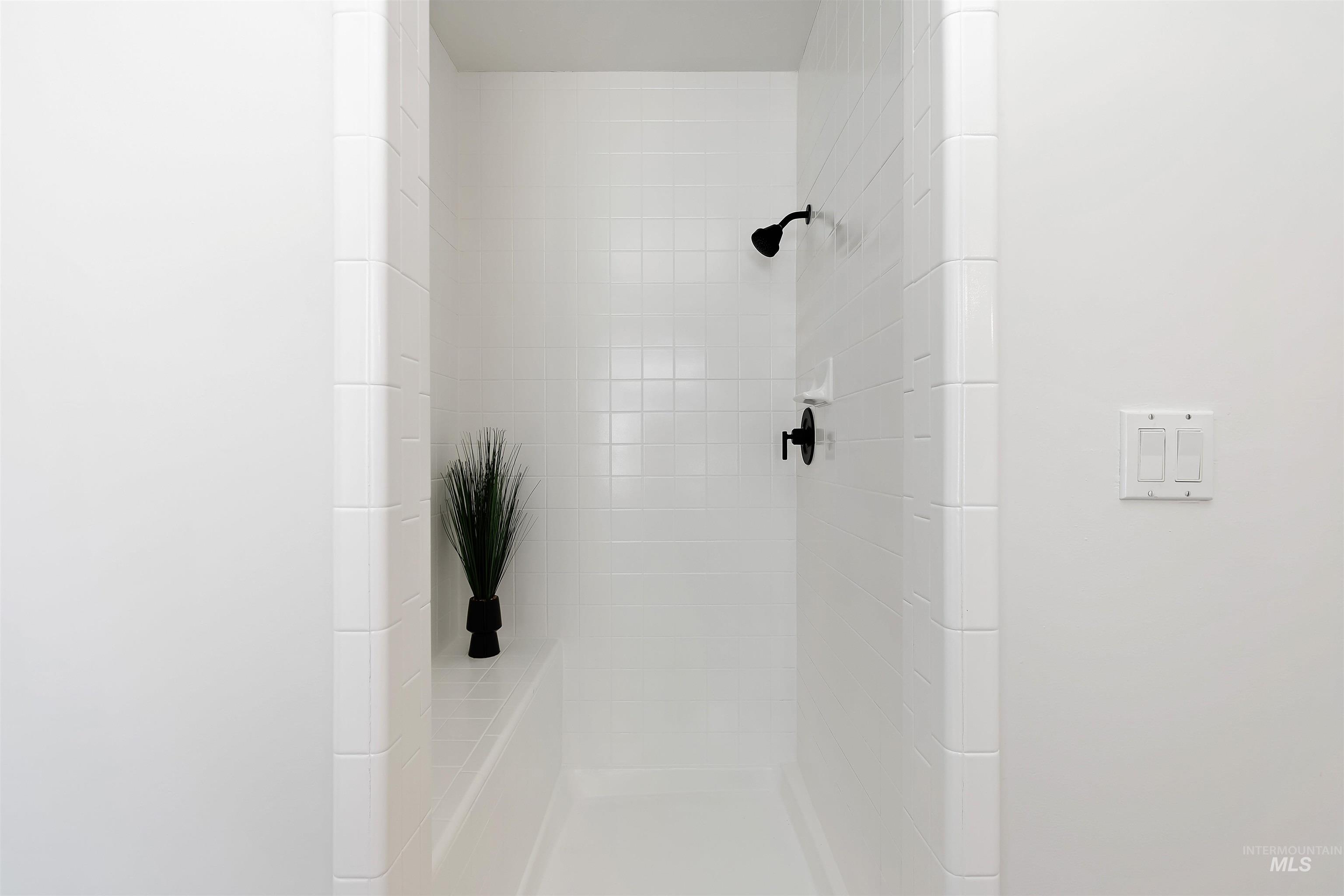 2188 E Skokie Dr