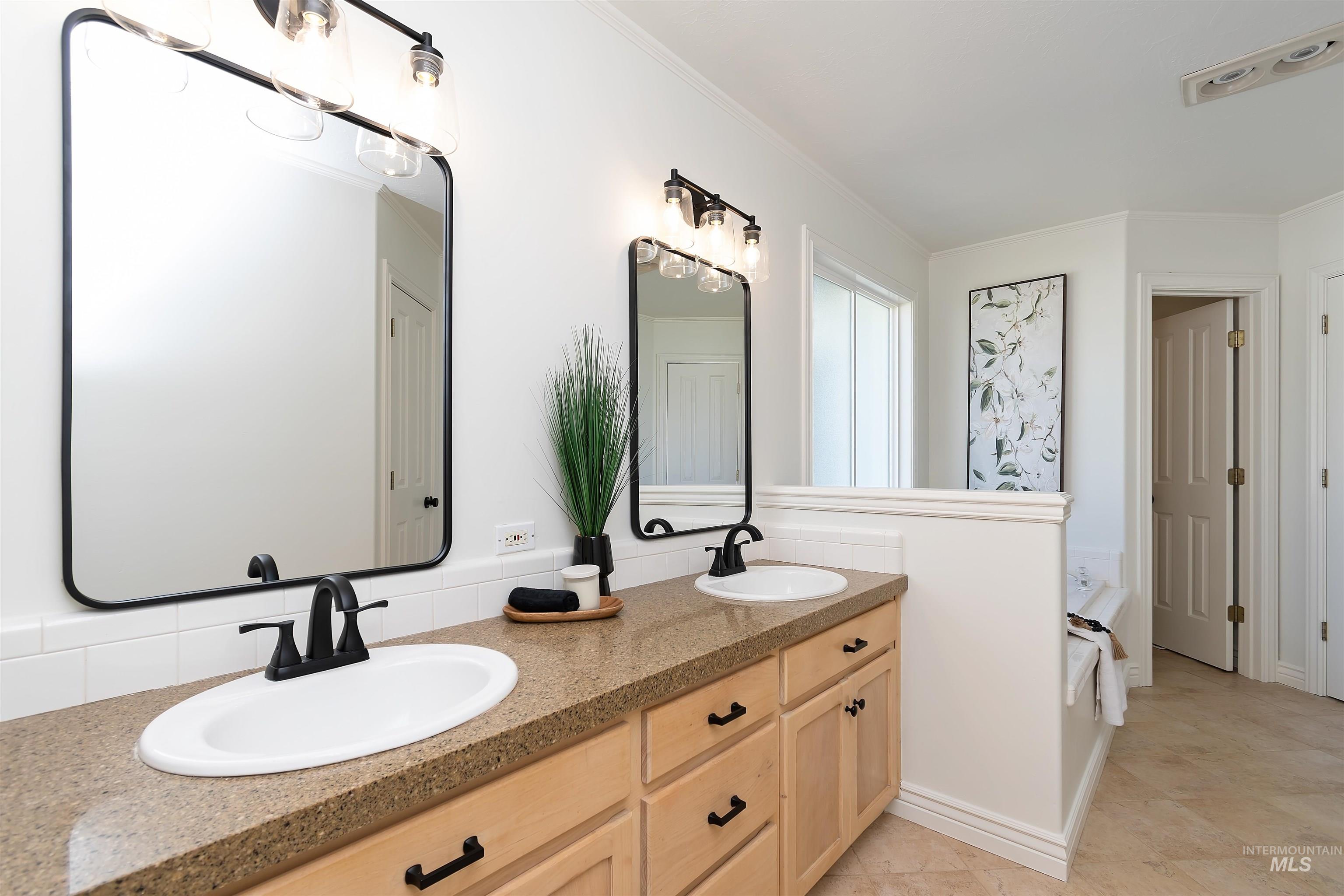 2188 E Skokie Dr