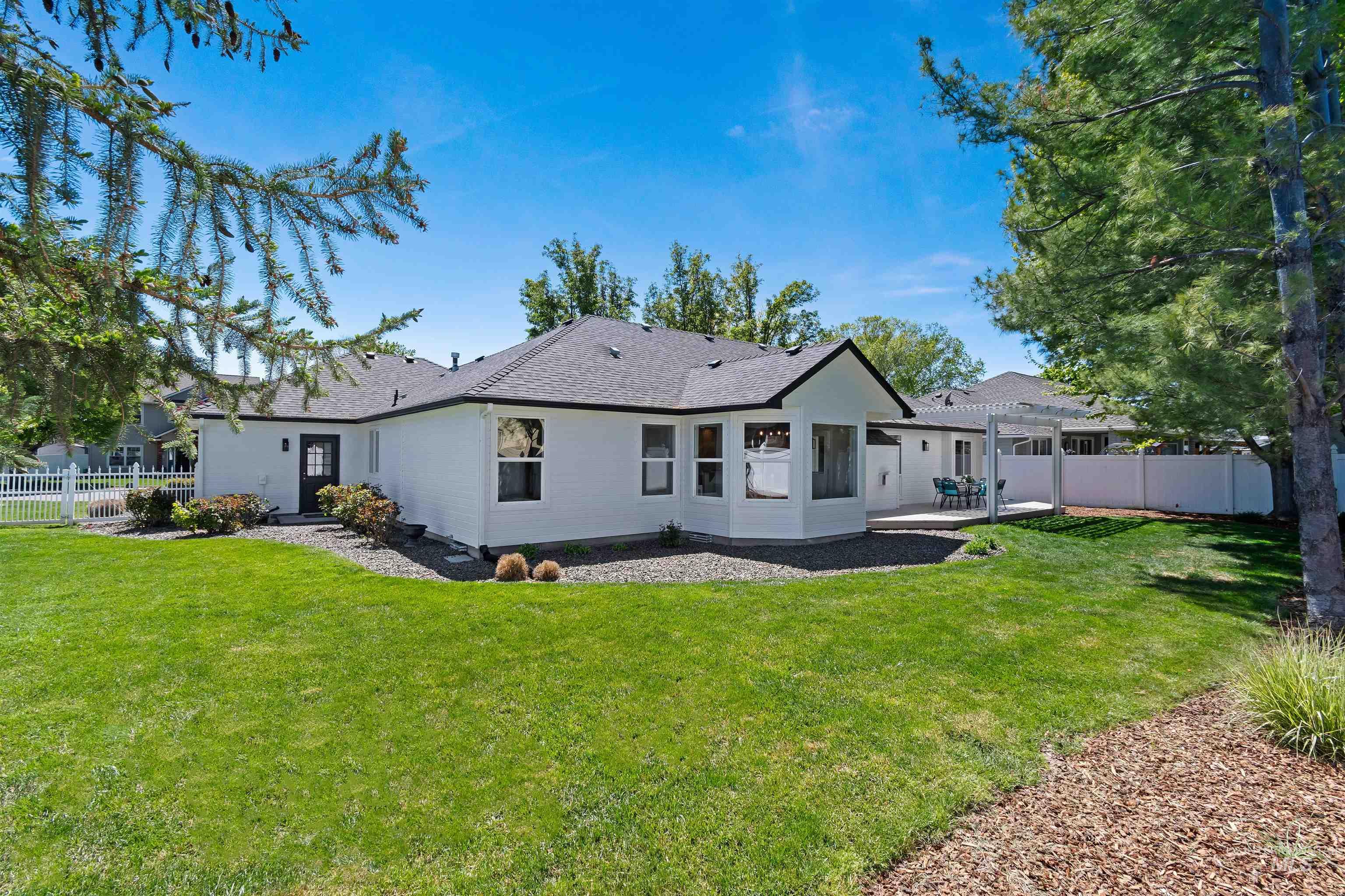 2188 E Skokie Dr