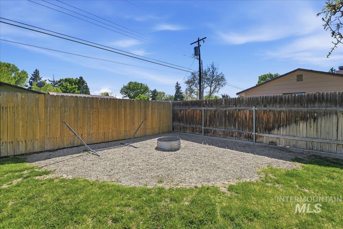 1809 W Malad Lane