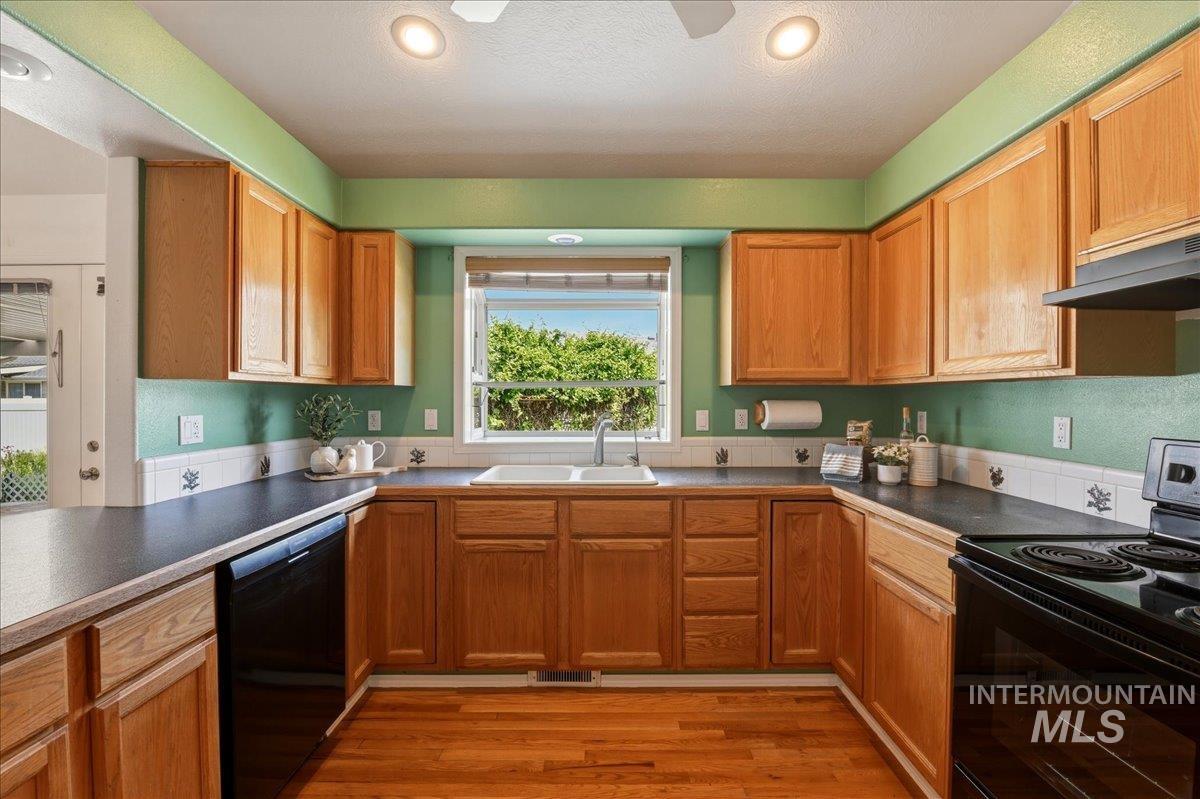 414 Meadowbrook Place