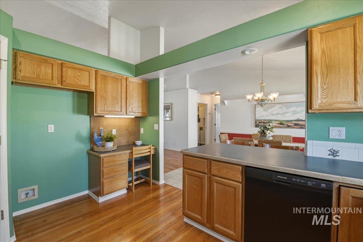 414 Meadowbrook Place